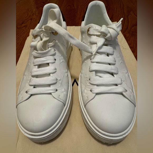 louis vuitton sneaker women in size 8US 39UK good as new only wore twice! - Picture 1 of 16
